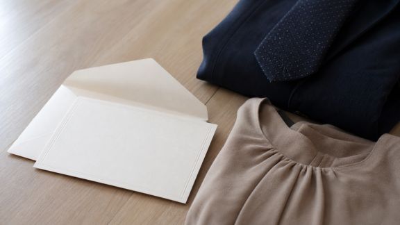 Code vestimentaire et faire-part : comment bien l’indiquer