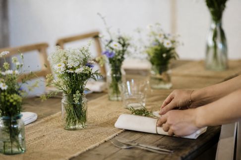 Organiser un mariage à petit prix : conseils pratiques étape par étape