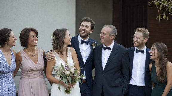 Photos de groupe au mariage : astuces pour des clichés naturels