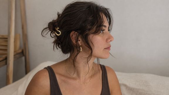 Bijoux et coiffures : quelles associations valorisent votre style ?