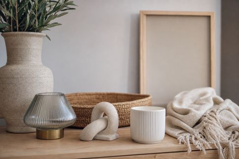 Comparatif des accessoires déco indispensables pour chaque thème