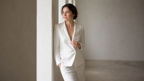 Mariée en pantalon : conseils pour un look moderne et élégant