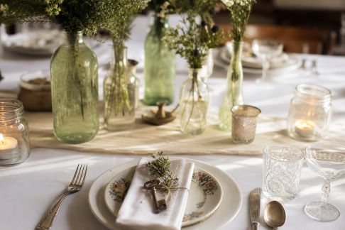 Objets détournés : astuces pour une table de mariage unique