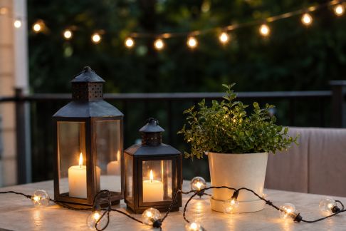 Éclairage et ambiance : bien choisir lanternes et guirlandes